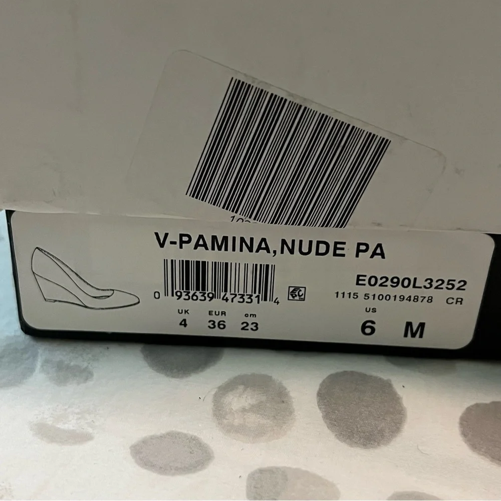 NWT Via Spiga Pamina Nude/Tan Patent Leather Heeled Shoes Size 6
